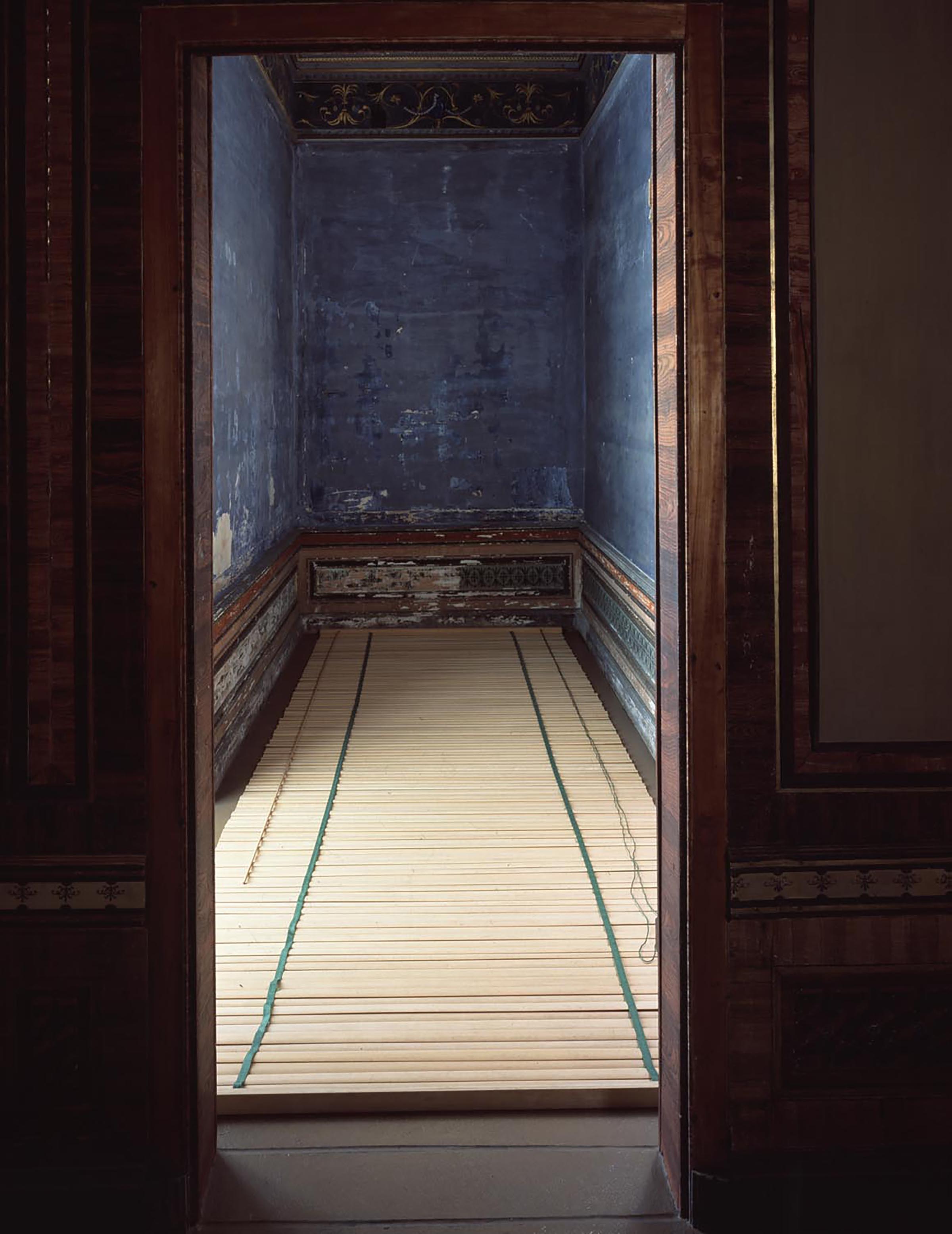 Massimo Bartolini, Pavimento ad occhi chiusi, 1997